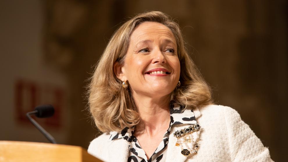 La vicepresidenta primera, Nadia Calviño, amenaza a los supermercados con imponer “sanciones” si no trasladan la rebaja del IVA al precio de sus productos