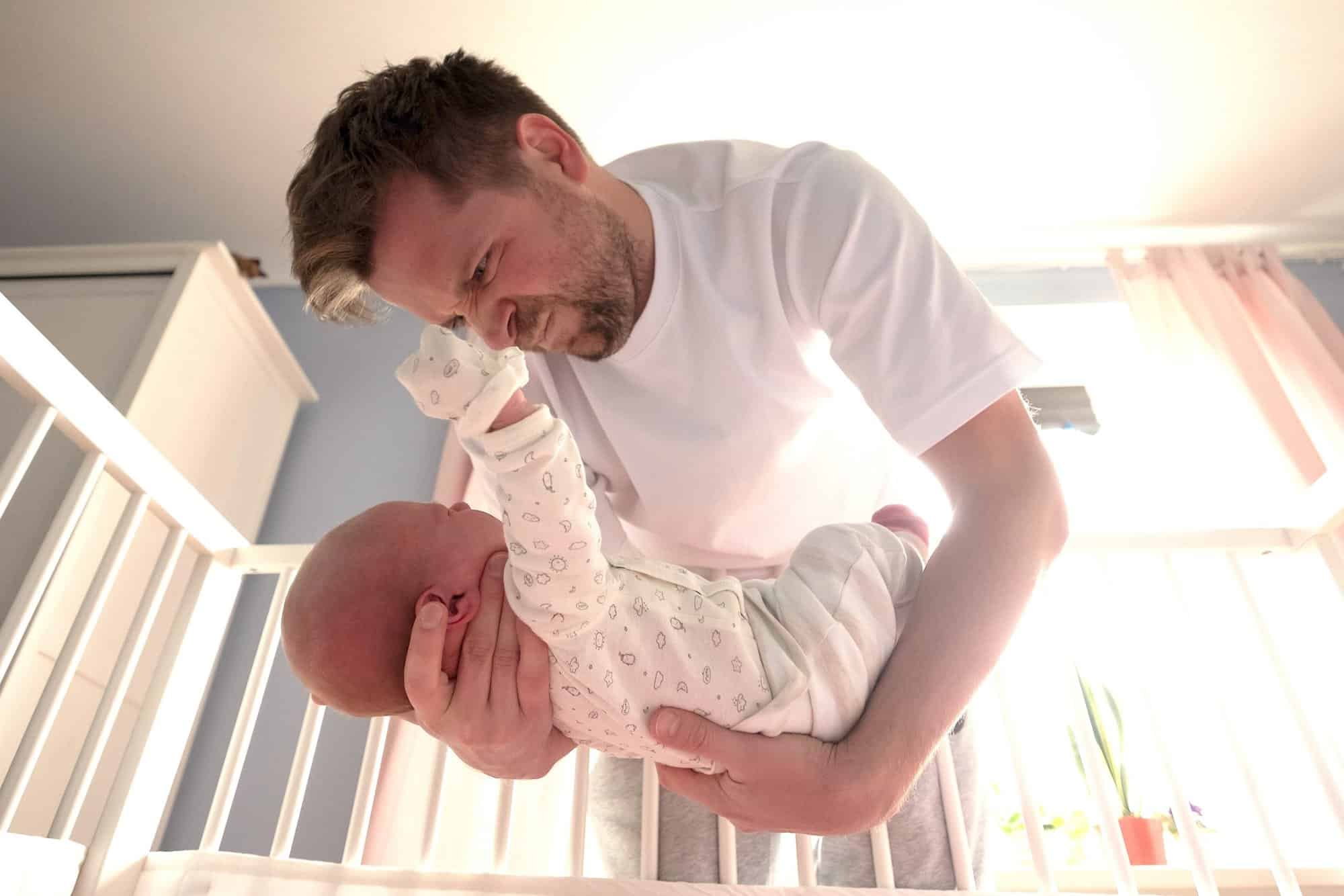 ISLAS BALEARES. Detenida una pareja por maltratar a su bebé de dos meses: presentaba varios huesos rotos y hematomas por todo el cuerpo