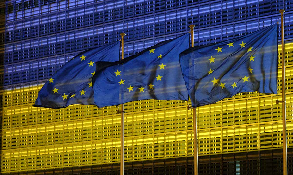 La Unión Europea aprueba una misión para entrenar a 15.000 soldados ucranianos y 500 millones más en armas a Kiev