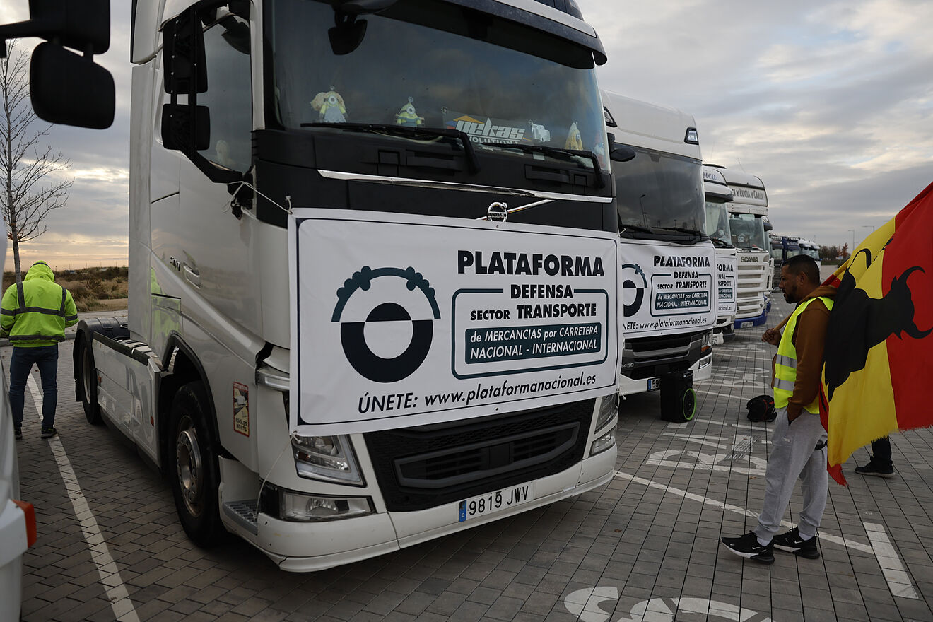 El primer día de paro de transportistas se salda con menos apoyo que en marzo