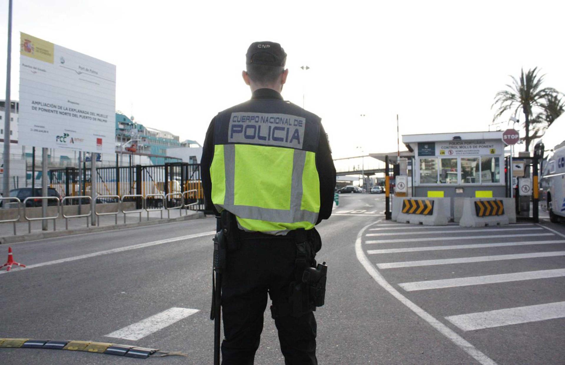ISLAS BALEARES. Detenido un hombre en Palma de Mallorca tras ofrecer droga a unos policías que patrullaban de paisano