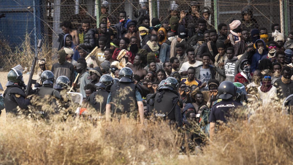 La Fiscalía solicita al Ministerio de Interior que le envíe todas las imágenes del salto a la valla de Melilla