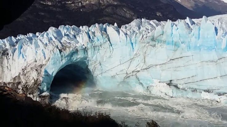 ARGENTINA. Un turista muere aplastado por una gran masa de hielo en una cueva de la Patagonia