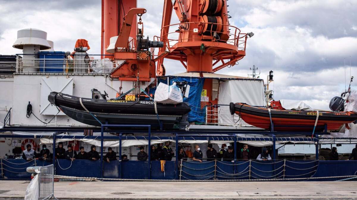 ITALIA. El país permite finalmente el desembarco de 140 de 170 inmigrantes del barco ‘Humanity 1’