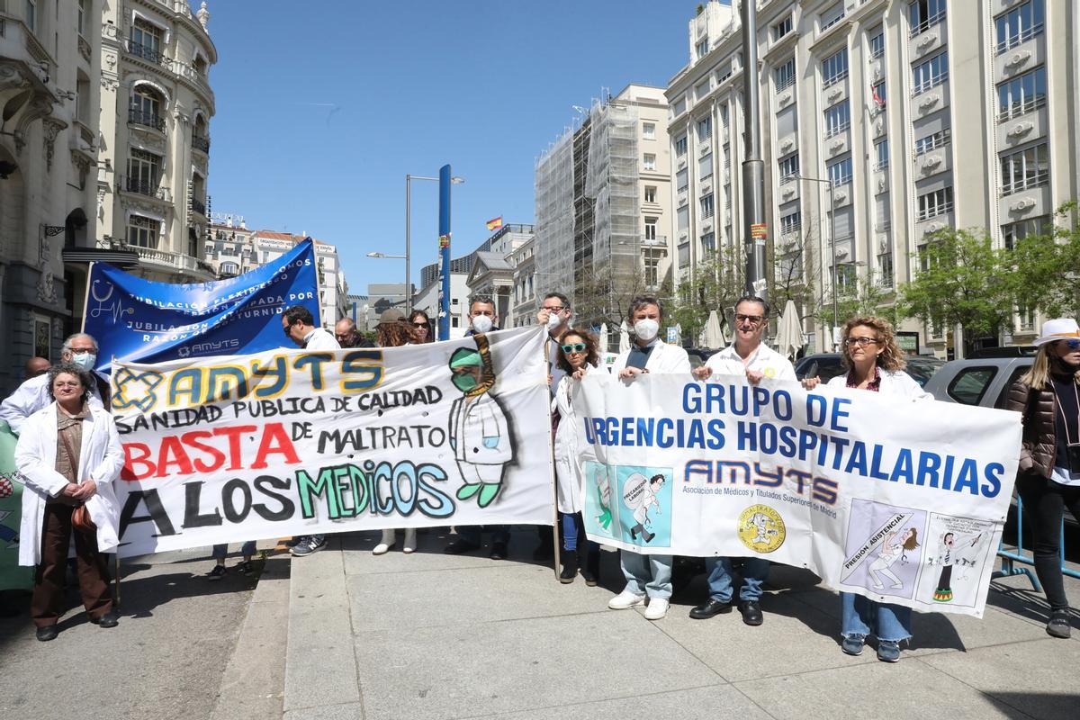 Los médicos de centros sanitarios 24 horas se concentrarán hoy frente a la Consejería de Sanidad, en el inicio de la huelga indefinida