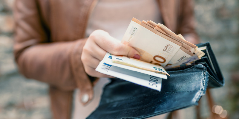 España es el segundo país de la Unión Europea en el que menos han crecido los salarios en 2022