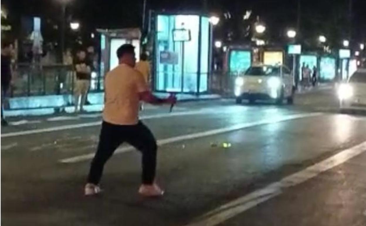 GUIPÚZCOA. Multitudinaria pelea con cuchillos de gran tamaño en las calles de San Sebastián