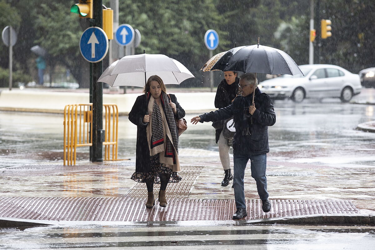 La borrasca Efraín no da tregua: las fuertes lluvias y los vientos arreciarán la Península durante este jueves