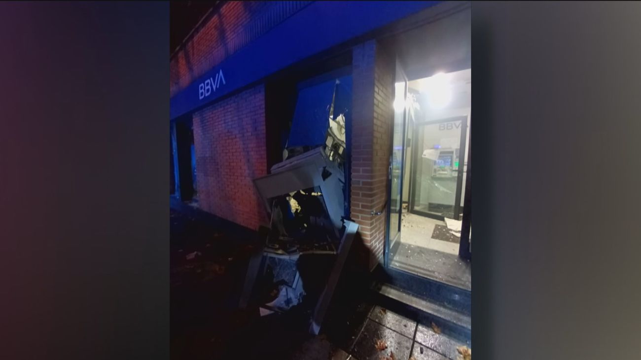TRES CANTOS. Un grupo de ladrones especializado revienta con explosivos un cajero automático