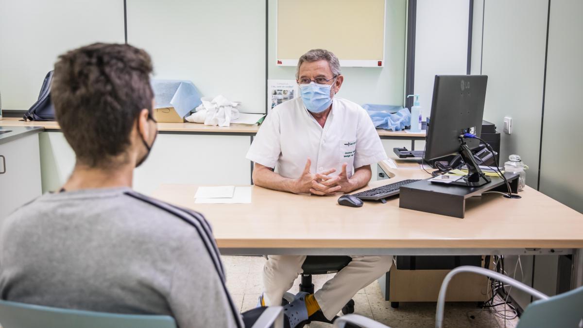 Médicos de familia y pediatras en edad de jubilación podrán seguir trabajando tres años más mientras cobran el 75% de su pensión