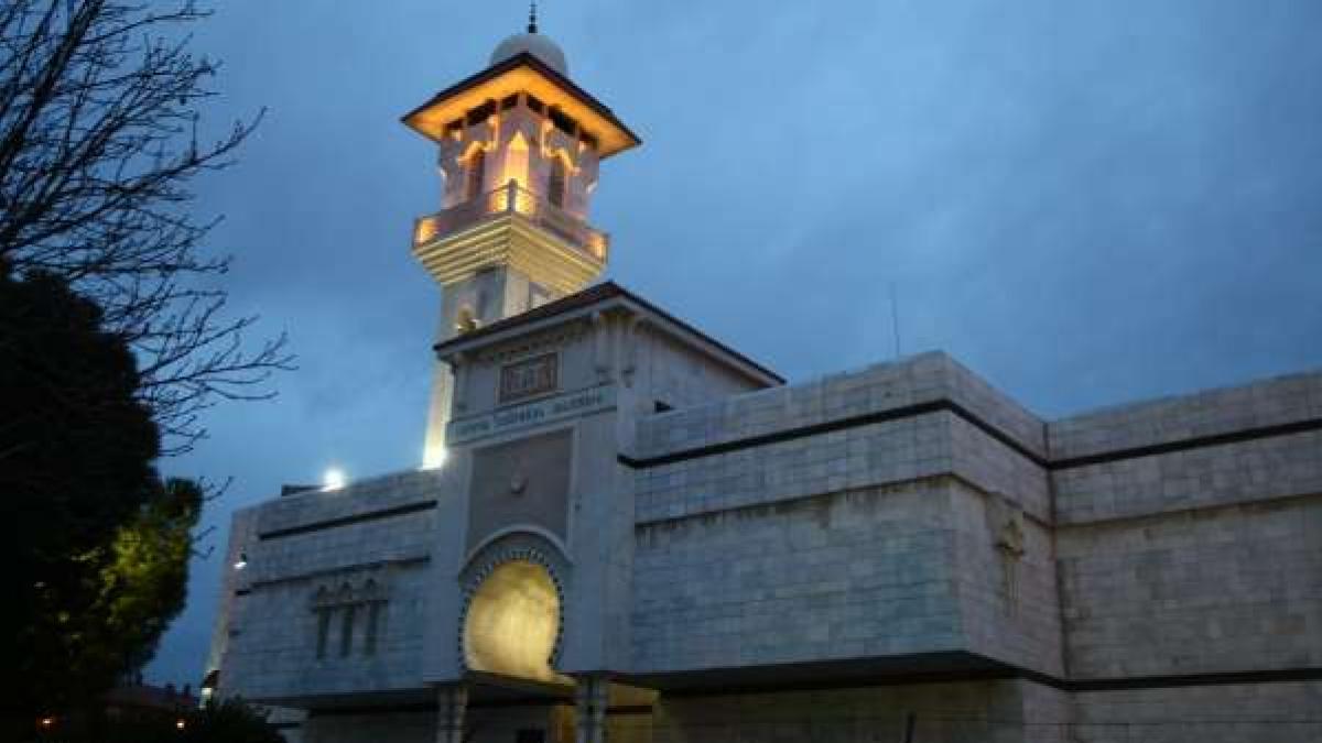 CIUDAD LINEAL. Absueltos los doce neonazis acusados de atacar la mezquita de la M-30