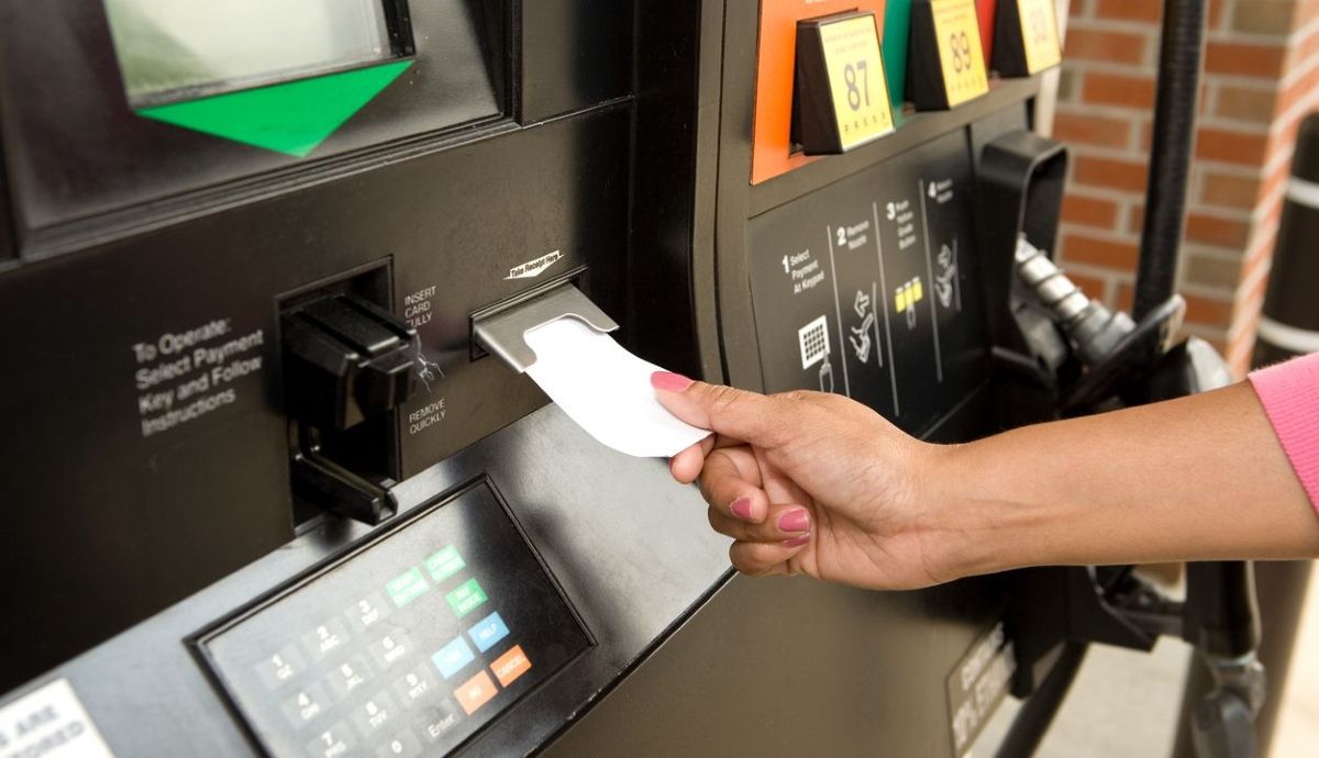 La patronal del transporte de mercancías apremia al Gobierno a prorrogar el descuento de 20 céntimos por litro de combustible