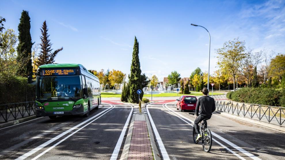 RIVAS-VACIAMADRID. Polémica en el municipio entre defensores y críticos del carril bici segregado a la izquierda de la vía