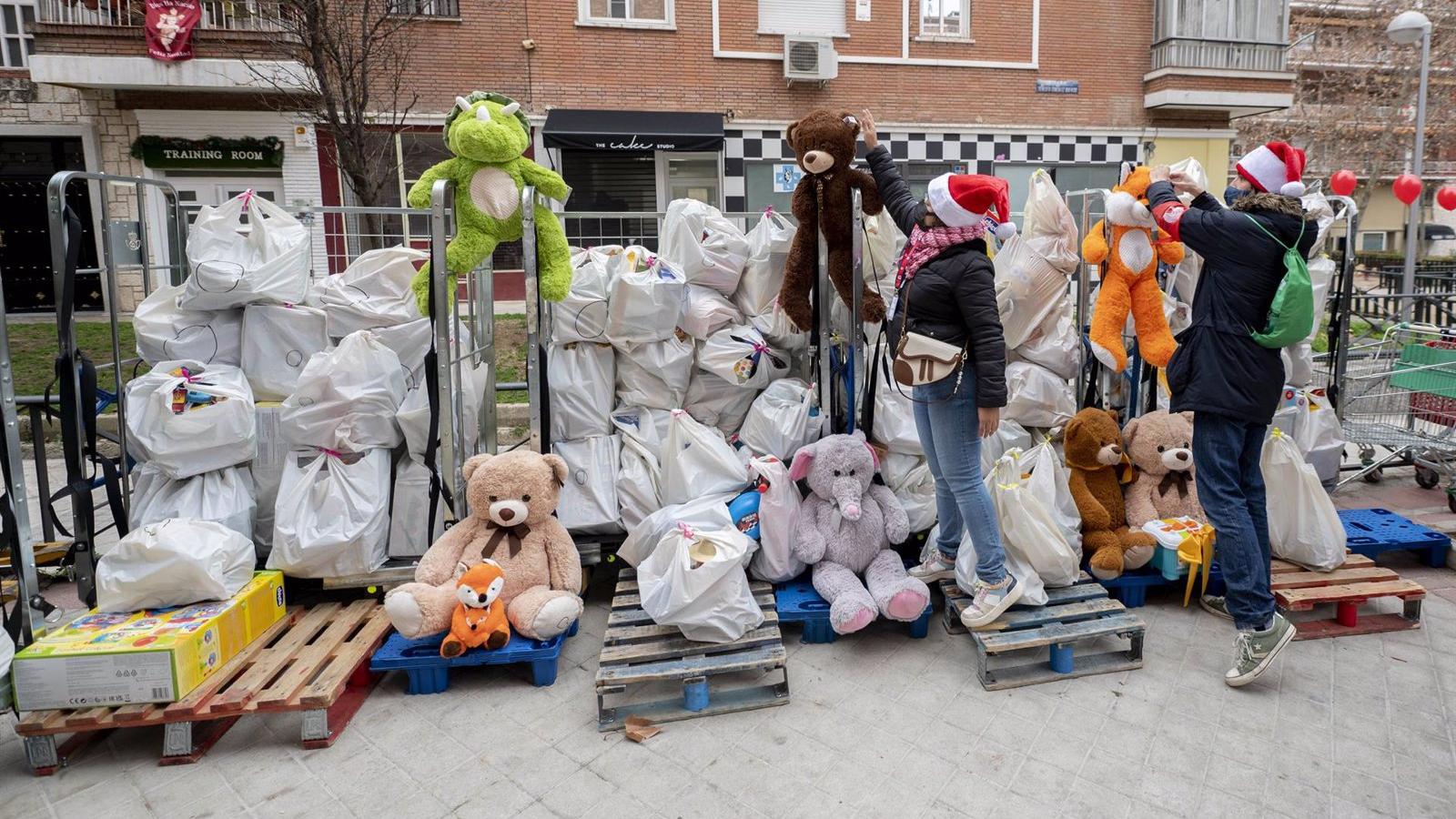 TORREJÓN DE ARDOZ. Más de 190 menores de familias sin recursos recibirán regalos en Reyes