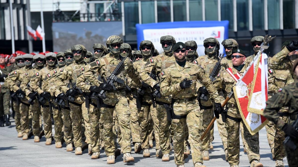POLONIA. El país se prepara para la guerra: convocará a 130.000 civiles sin experiencia para que reciban instrucción militar