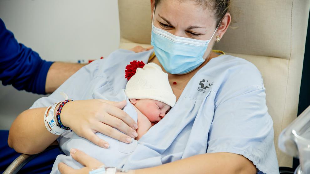 La primera bebé de la Comunidad de Madrid en 2023 nació a las doce en punto de la medianoche en el Hospital Gregorio Marañón