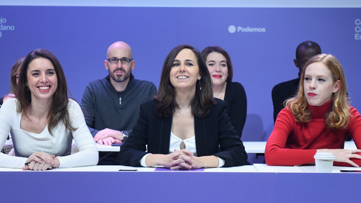 Podemos propone una renta garantizada de entre 700 y 1400€ sin especificar destinatarios ni forma de financiación.