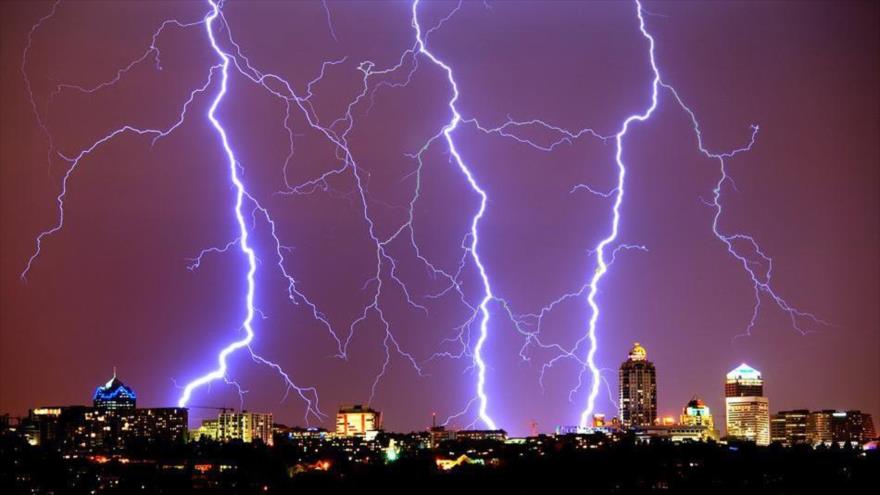 Dos megatormentas invernales se extienden de costa a costa: hay un millón de hogares sin luz y miles de vuelos en tierra