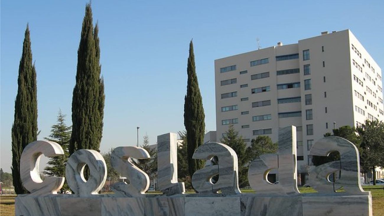 La policía salva la vida de un joven de caer de un puente de 10 metros de altura en Coslada