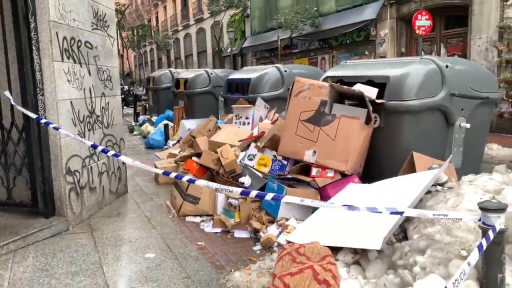El Ayuntamiento limpiará más en el centro de Madrid ante la alerta por ratas y basura en Sol