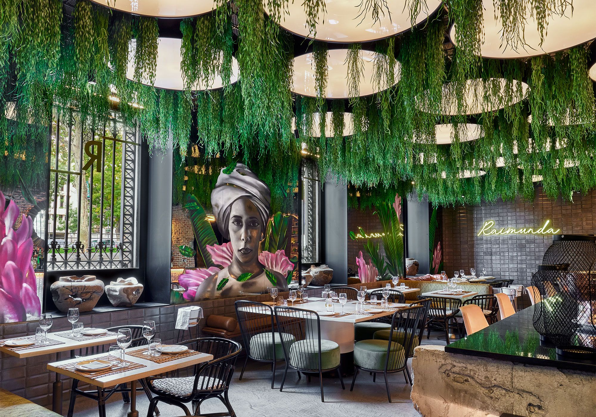 Los Bomberos detectan 40 locales en Madrid con “decoraciones bomba” similares a la del restaurante Burro Canaglia