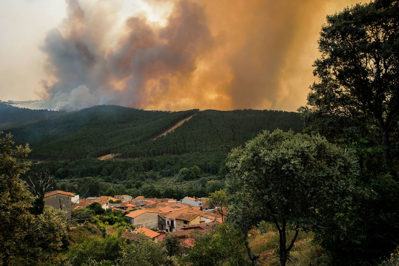 Cientos de evacuados por el incendio de Las Hurdes vuelven a sus casas tras 48 horas de pesadilla