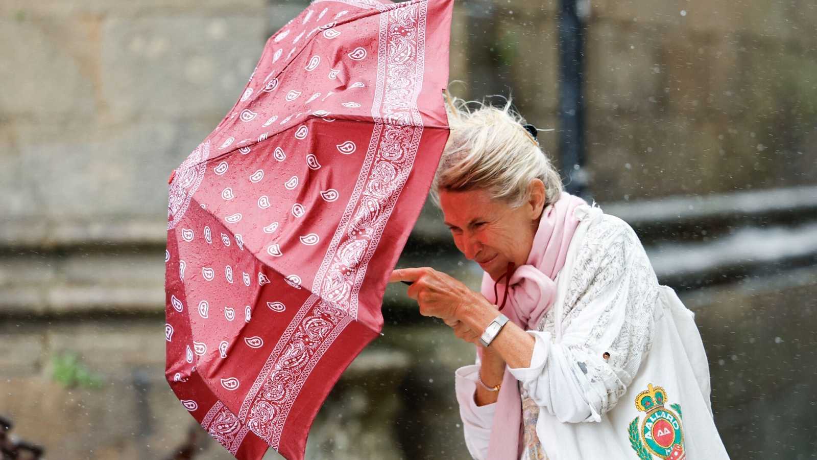 La borrasca Aline dejará un fuerte temporal de lluvia, olas y viento en gran parte de la península